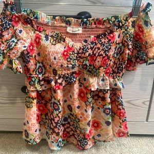 Size small off the shoulder floral top. New w/out tags, never worn! Adorable!